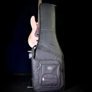 [Suche] Fender Flea Jazz Bass Road Worn.