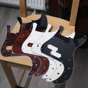 Pickguards (6 x P, 1 x J) je €10