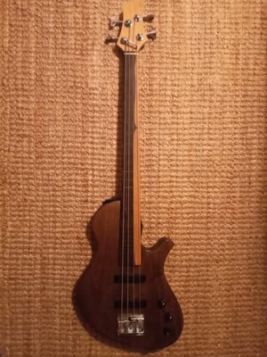 Italienischer Fretless 32"