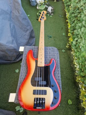 Fender/Squier Frankenstein PJ-Bass Top play