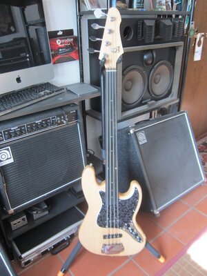 frankenstein jazz bass fretless