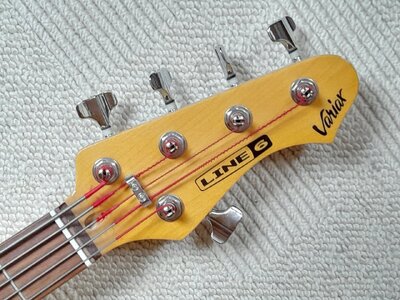 5 Line6 Variax 705.jpg