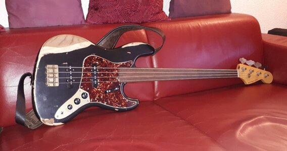 tausche meinen jb63 fl von nash gegen jb fl von fender