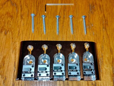 ETS Tuning Fork Bass 5 Big (Messing) Rounded Chrom, 18 mm Saitenabstand