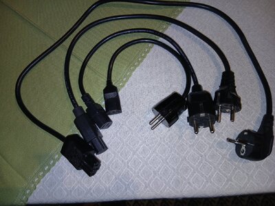 EU Power Kabel - 4 Stück - abzugeben!