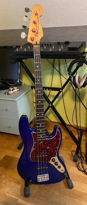 Squier Jazz bass mit Fender Hals