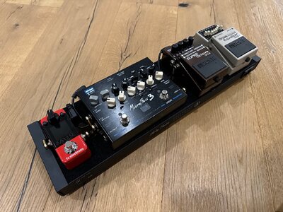 Komplettes Pedalboard