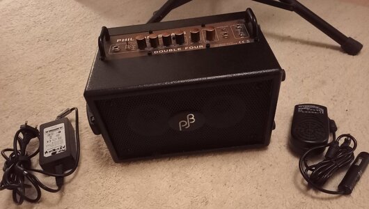 Phil Jones «Double Four BG-75» in schwarzem Gewand