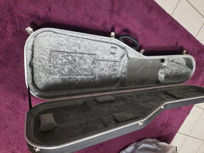 Tausche Hiscox Pro II Precision-/Jazzbasskoffer gegen Fender Bass Tweed Koffer