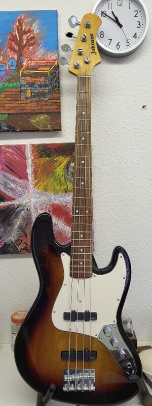Johnson Bass mit EMG Aktiv Pu's 160€
