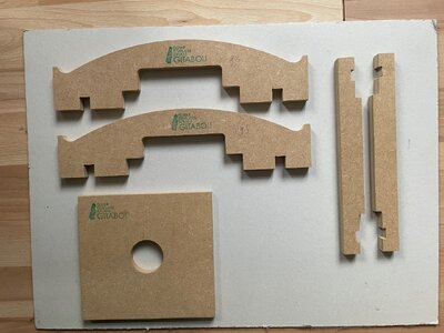 Griffbrettradius-Frässchlitten und Schablonen von Gitabou