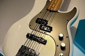 Bass pulverbeschichtet.webp