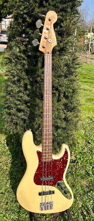 Squier by Fender, Jazz Bass made in Japan “Silver series”