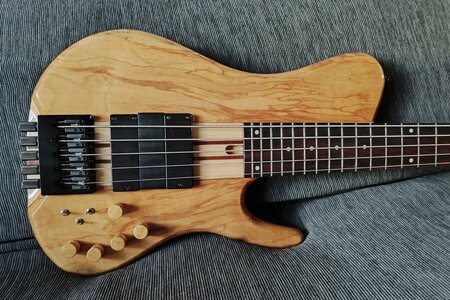 Vb custom bass