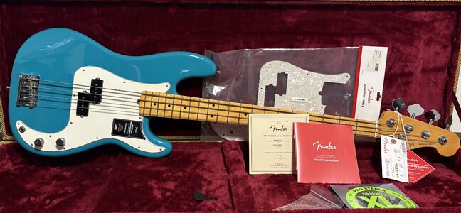 Fender American Professional II Precision Bass MN Miami Blue
