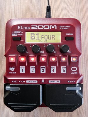 ZOOM B1 Four Mutlieffekt für Bass