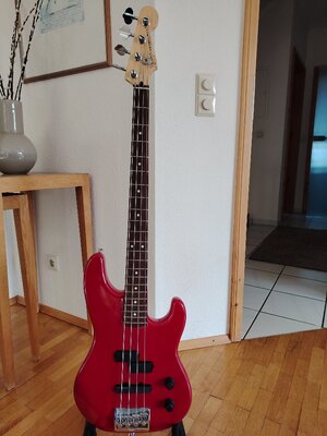 Fender Precision Bass Plus Deluxe light