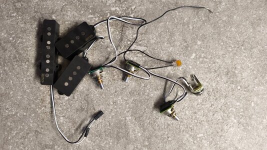 EMG GZR "Geezer Butler" PJ-Set Black