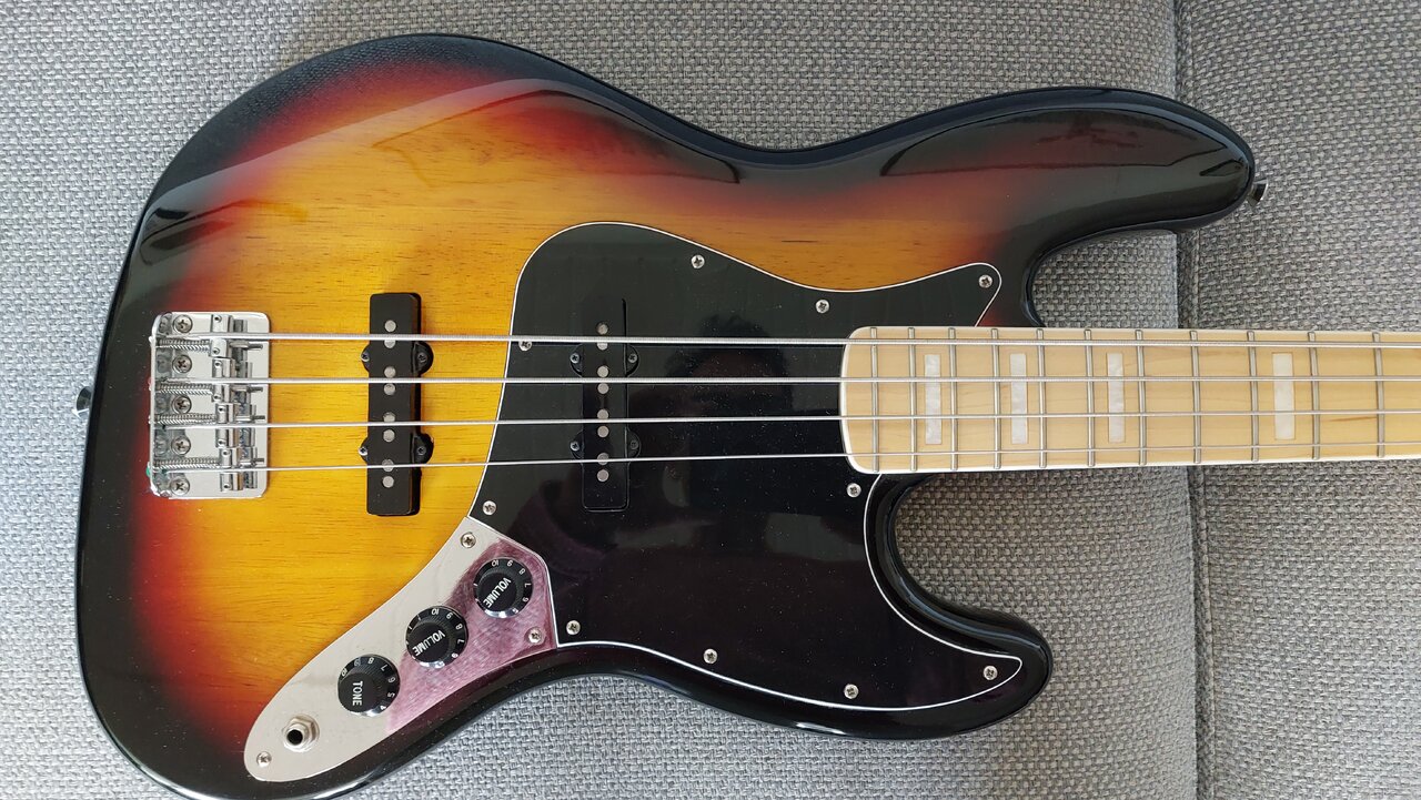 Squier Modified 77 Jazz Bass Upgrade Häussel Pickups nur 3,35 kg