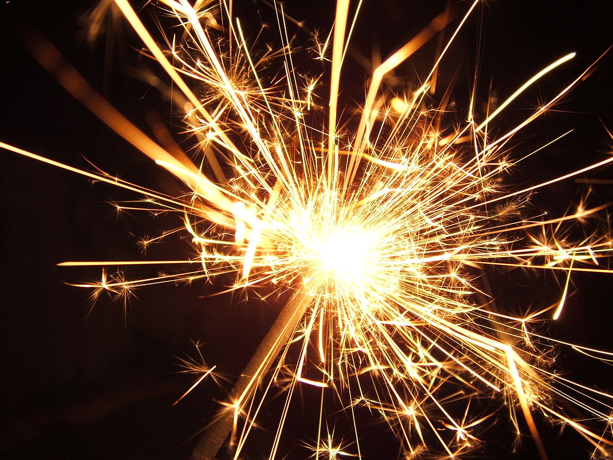 1200px-Sparkler.JPG