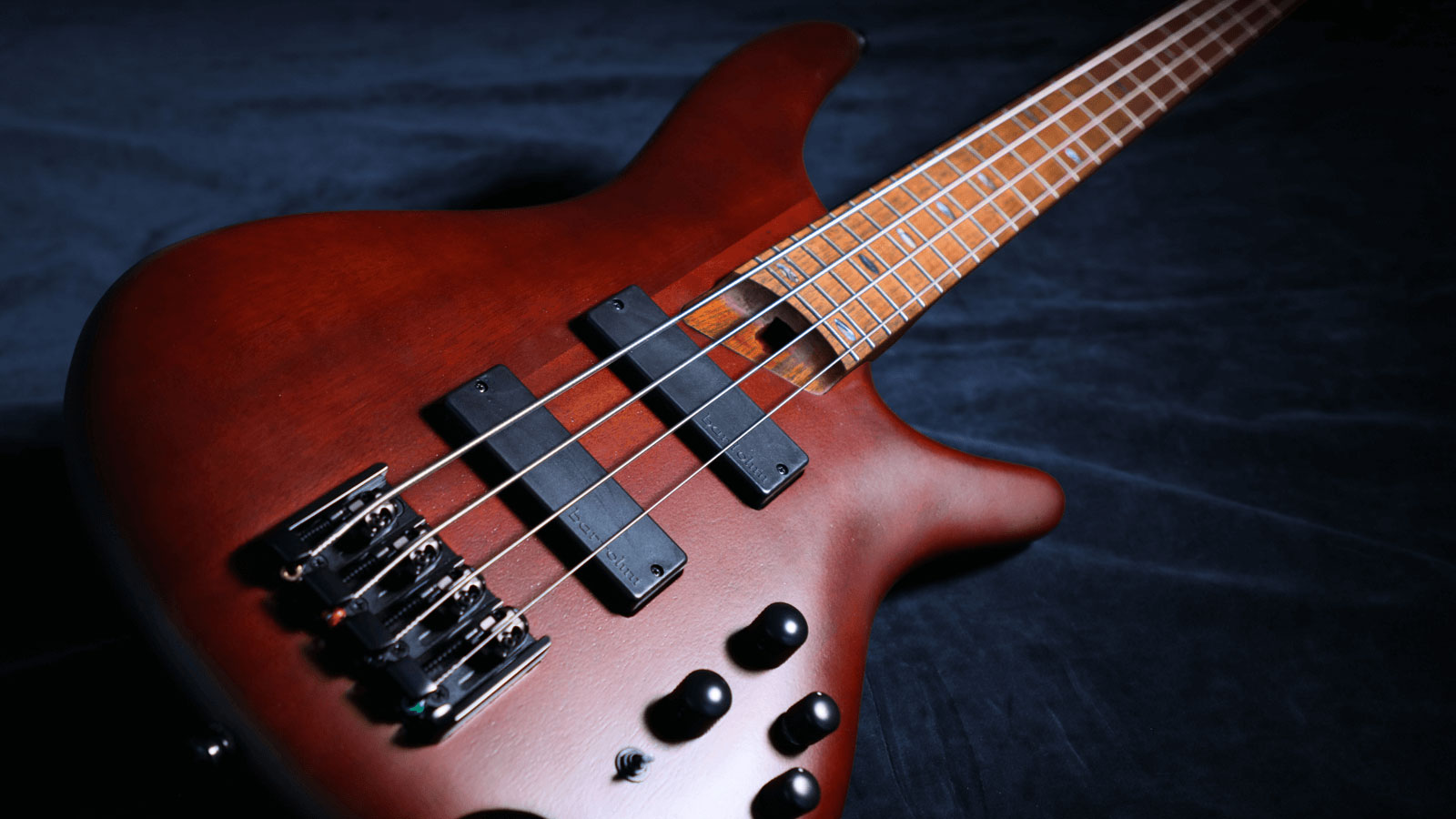 www.ibanez.com