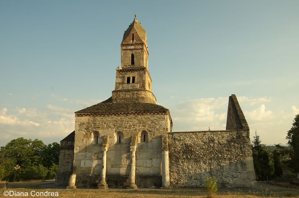 www.uncover-romania.com