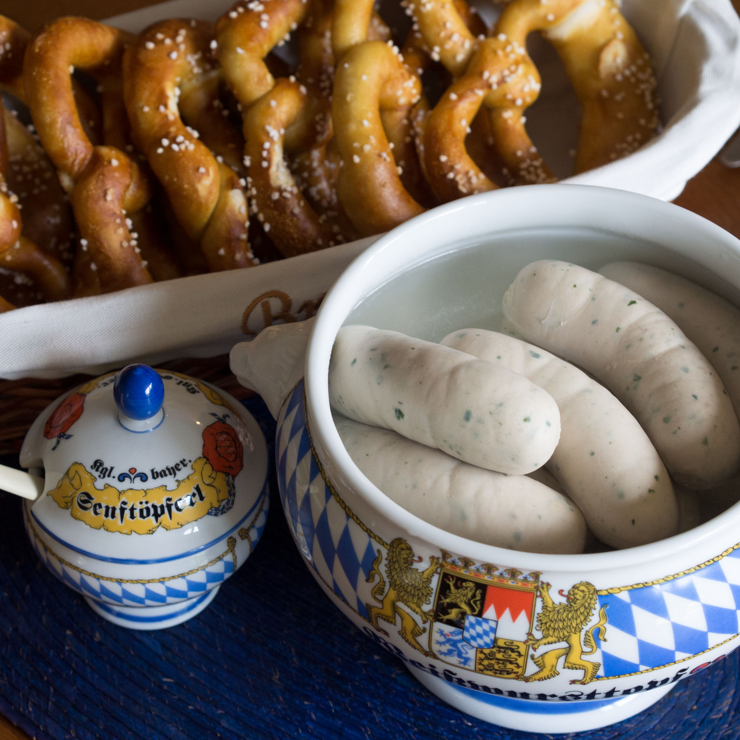 Weisswursttopf_Brezn_Senf.jpg