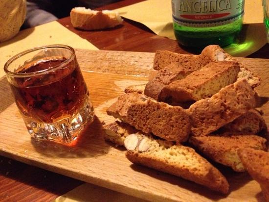 cantuccini-e-vin-santo.jpg