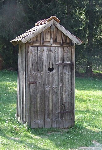 330px-Plumpsklo.jpg