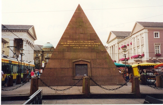 pyramide1.jpg