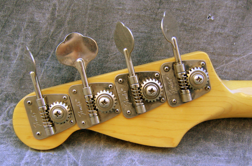 1975_Fender_Precision_Bass_585410_tuners.jpg