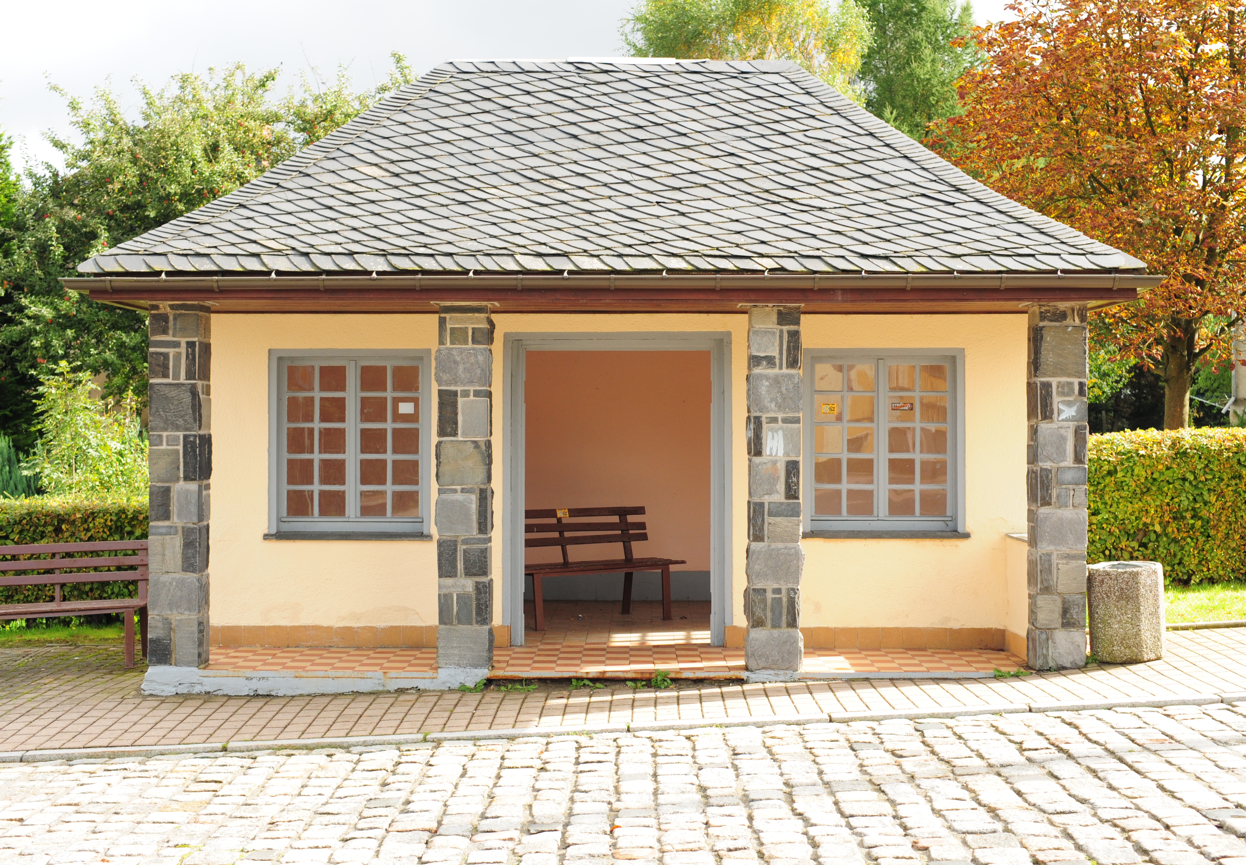 Werda%2C_bus_shelter%2C_saxony.jpg