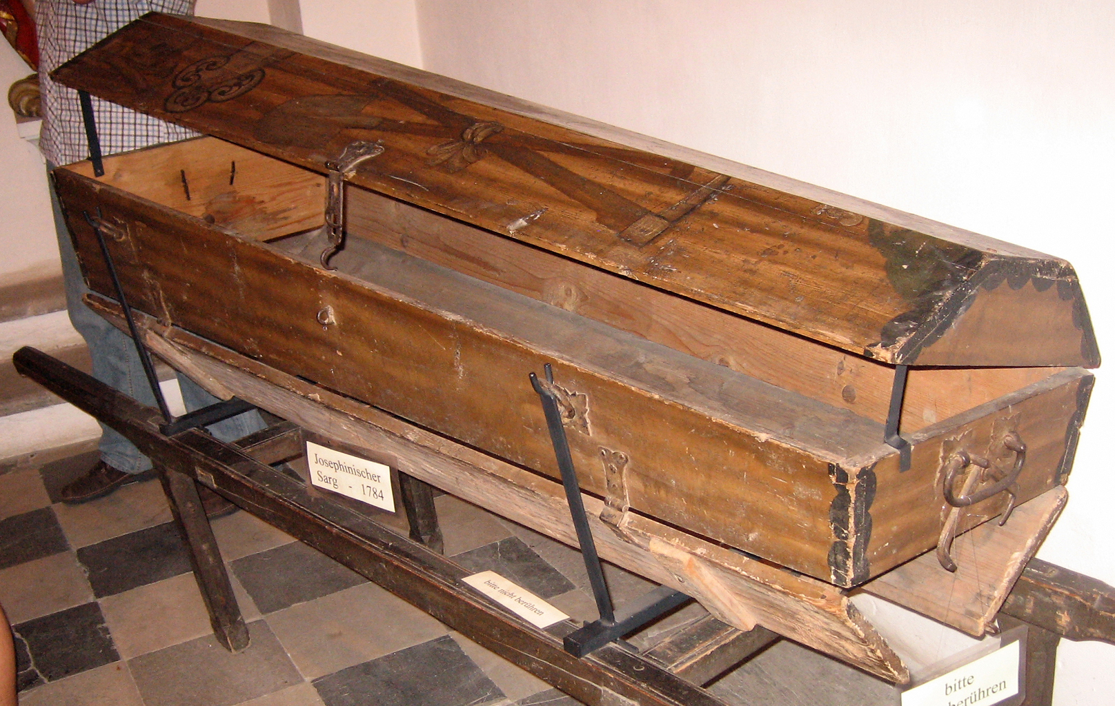 Josephinischer_Sarg.JPG