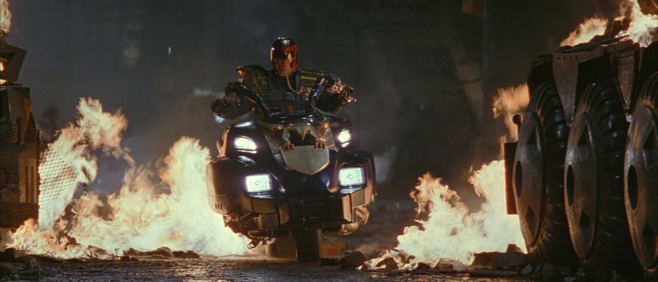 lawmaster-juez-dredd-1.jpg