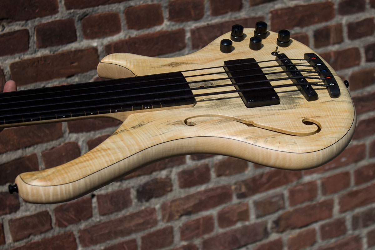 BassLine_Buster_CW_5_fretless_thinline_2_web.jpg