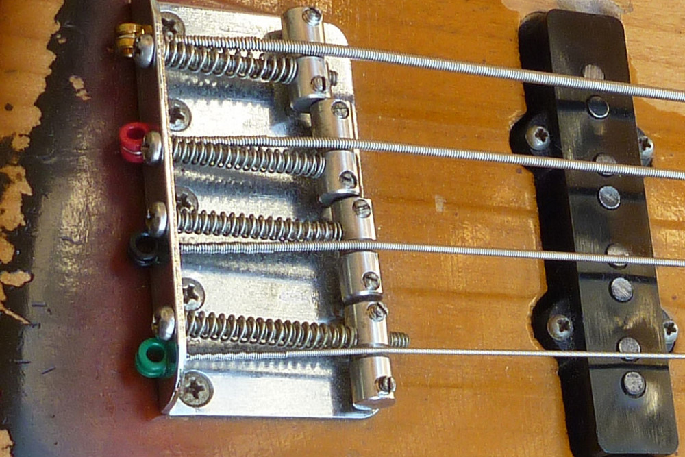 Ken-Burgner-1972-Fender-Jazz-Bass-bridge-1000x667.jpg