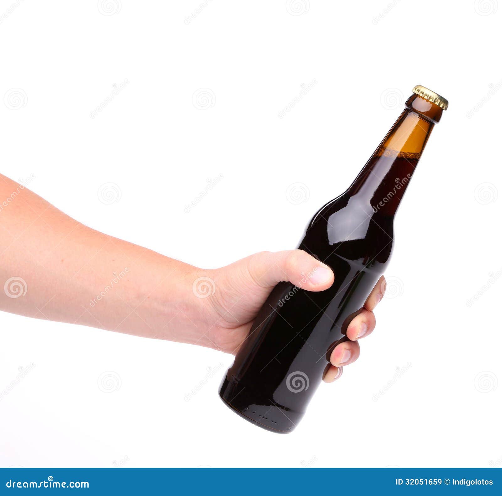 Bierflasche in Der Hand Lokalisiert Auf Weiß Stockbild - Bild von voll,  kennsatz: 32051659