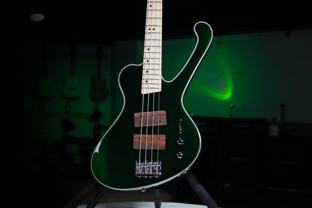 Rischke-Guitars-332-Brilliant-Bass-Body-2-1000x667.jpeg